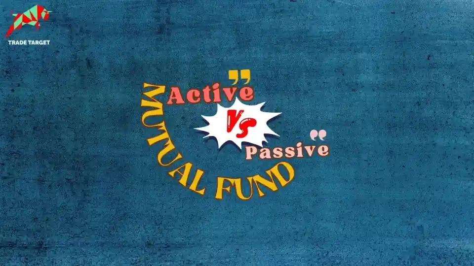 Comparison between active and passive mutual funds, showing the difference in investment management strategies.